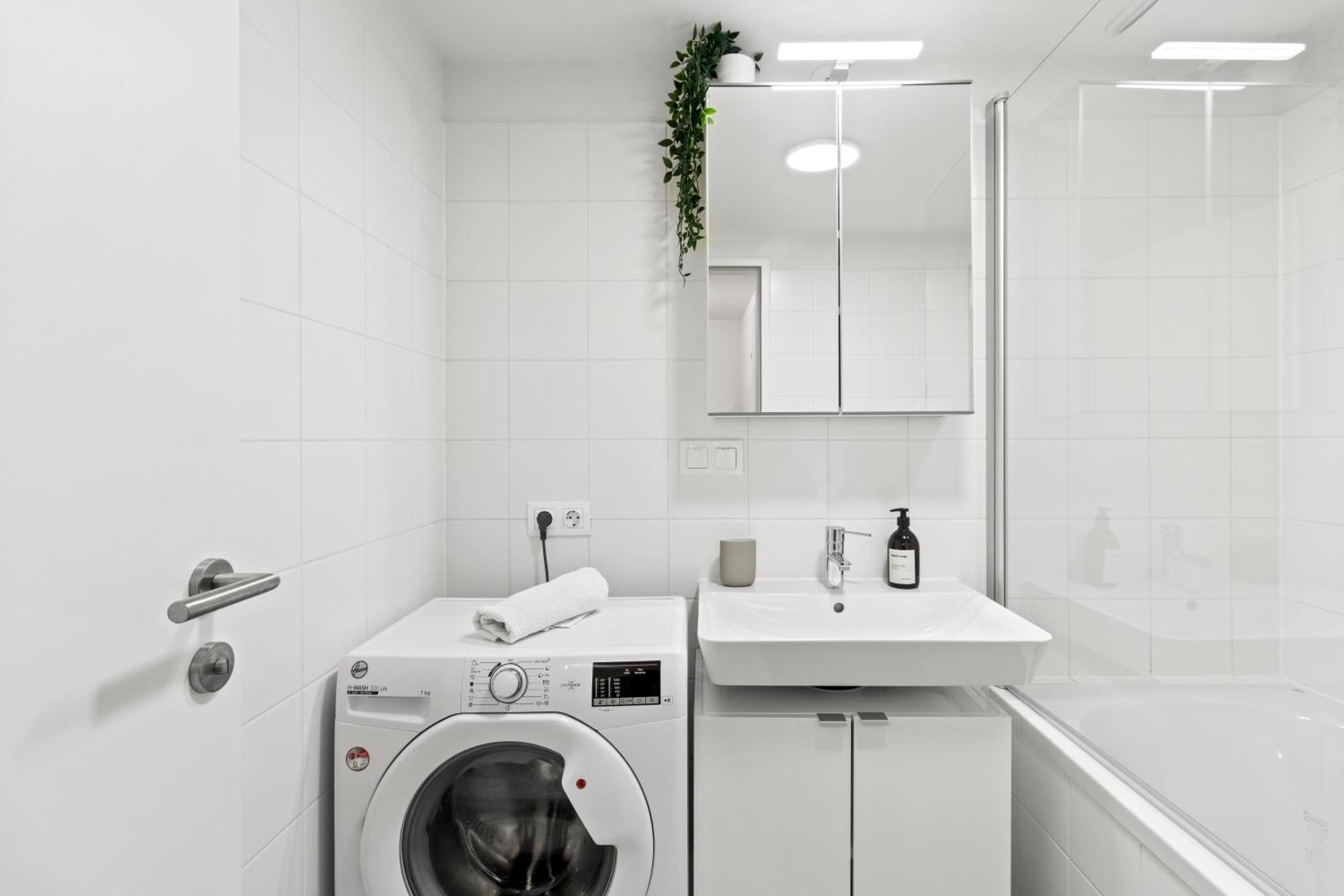 Balcony Apartment I 50 M² I Near City Center Вена Экстерьер фото