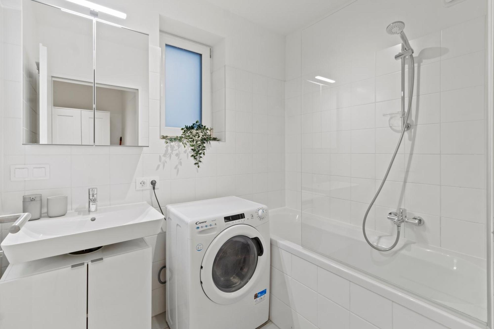 Balcony Apartment I 50 M² I Near City Center Вена Экстерьер фото